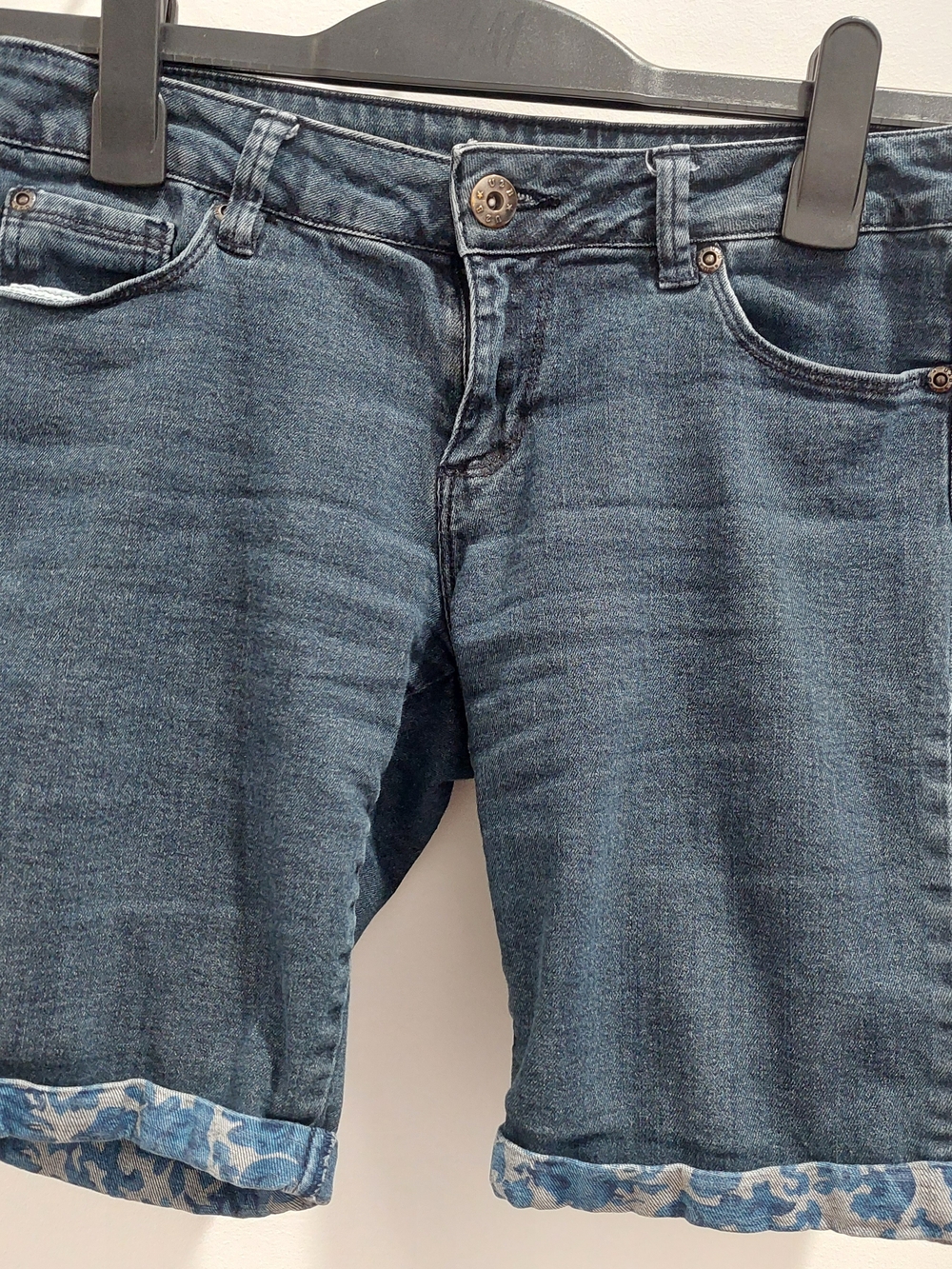 U2B Size 5 Dark Blue Denim Shorts with Cuffed Floral Hem